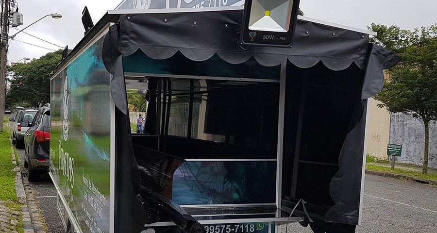 plotagem-food-truck-piratas-hot-dog-frente